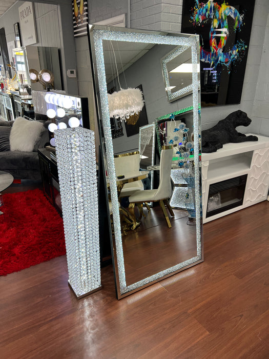 Hollywood Diamond Stand Up Mirror
