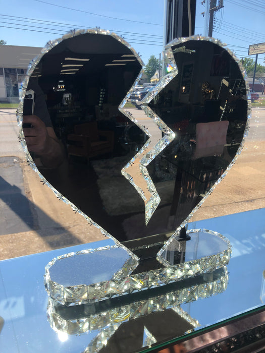 GLAM BROKEN HEART LED LAMP